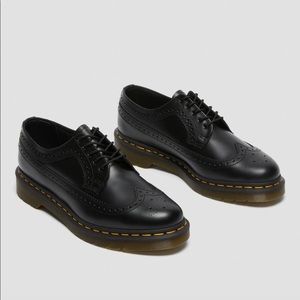 Dr martens 3989 SMOOTH LEATHER BROGUE SHOES size 7
